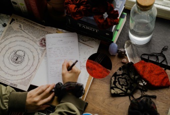 Những lỗi sai phổ biến khi mới học Tarot và cách khắc phục