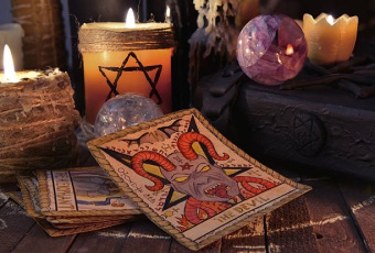 Lá bài tiết lộ mối quan hệ độc hại - Làm sao để bước ra?