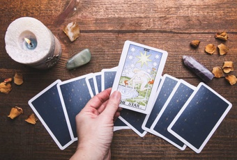 5 lá bài đại diện cho quá trình chữa lành cá nhân - Hành trình thức tỉnh qua Tarot