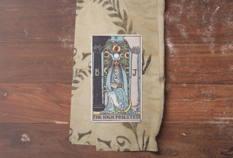 Lá Bài The High Priestess (Nữ Tu Thượng Tế): Tiếng Nói Từ Tri Thức Nội Tâm