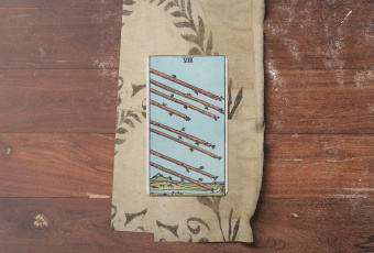 Eight of Wands: Khi Ý Tưởng Cất Cánh Và Hành Động Vút Bay