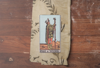 Page of Wands: Khám Phá Nguồn Cảm Hứng Tiên Phong Trong Bạn