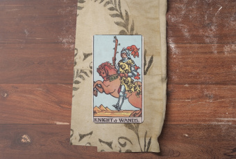 Knight of Wands: Lời Kêu Gọi Phiêu Lưu Và Hành Động Dũng Cảm