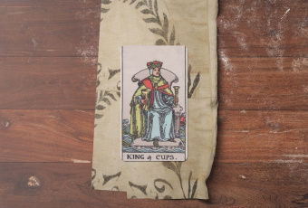 King of Cups: Khám Phá Trí Tuệ Cảm Xúc và Sự Bình An Nội Tại