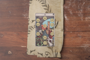 Ten of Pentacles: Chìa Khóa Đến Hạnh Phúc Viên Mãn và Di Sản Vĩnh Cửu